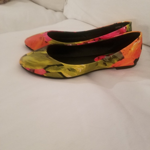 Cute 💕 Steve Madden flats - Picture 4 of 7